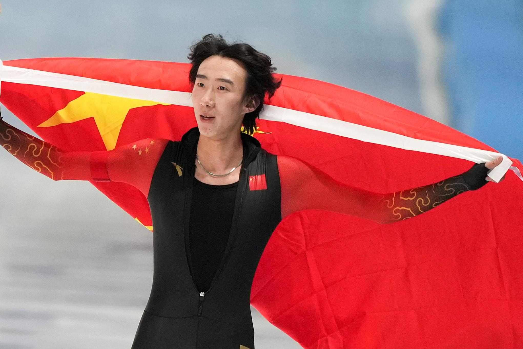 2月9日，吳宇慶祝奪冠。新華社記者 李一博 攝