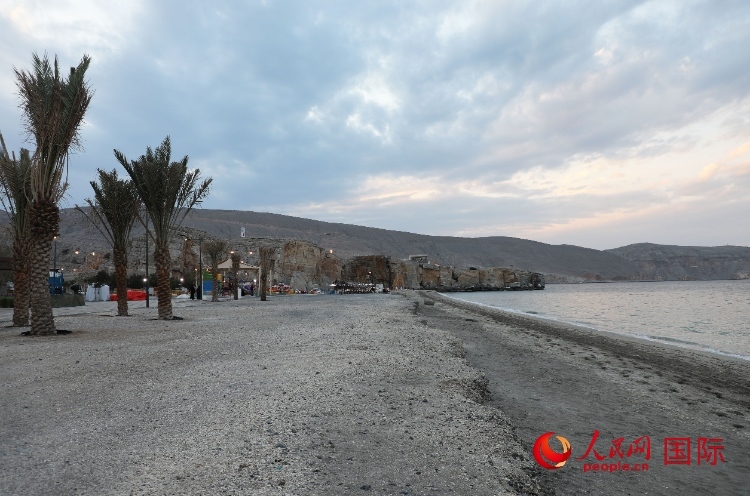 圖為阿曼穆桑代姆一處海灘公園。人民網記者 沈小曉攝