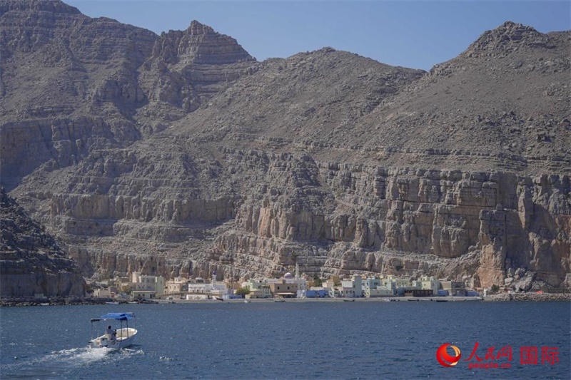 遠(yuǎn)眺庫(kù)姆扎爾村。人民網(wǎng) 塔里克·易卜拉欣攝