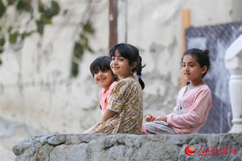 庫(kù)姆扎爾村的兒童。人民網(wǎng) 塔里克·易卜拉欣攝