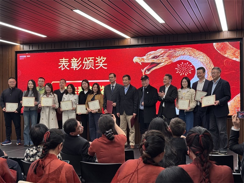 年會(huì)表彰優(yōu)秀中資企業(yè)。主辦方提供