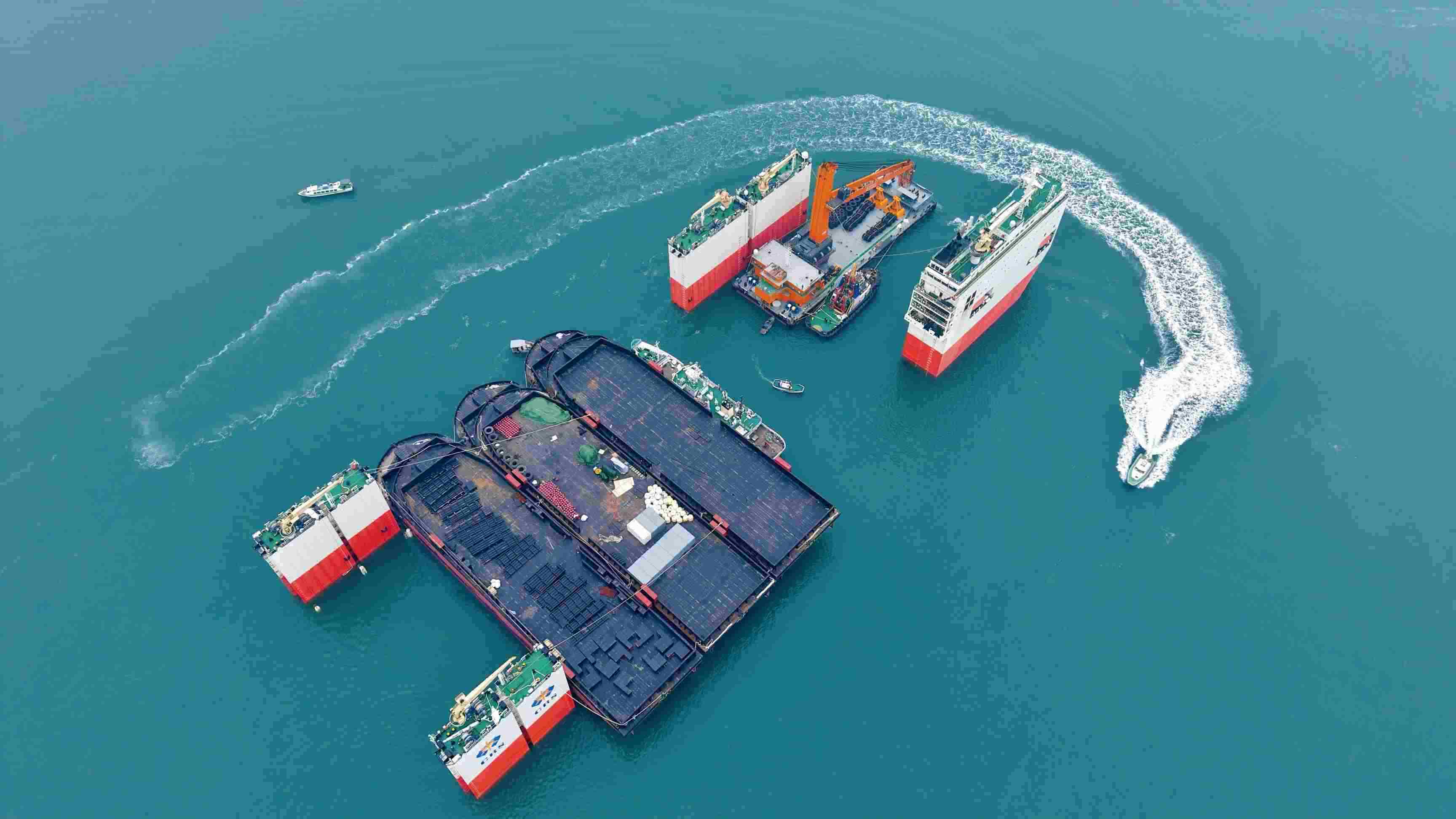 “華瑞龍”輪裝載13艘船舶前往幾內(nèi)亞。受訪方供圖