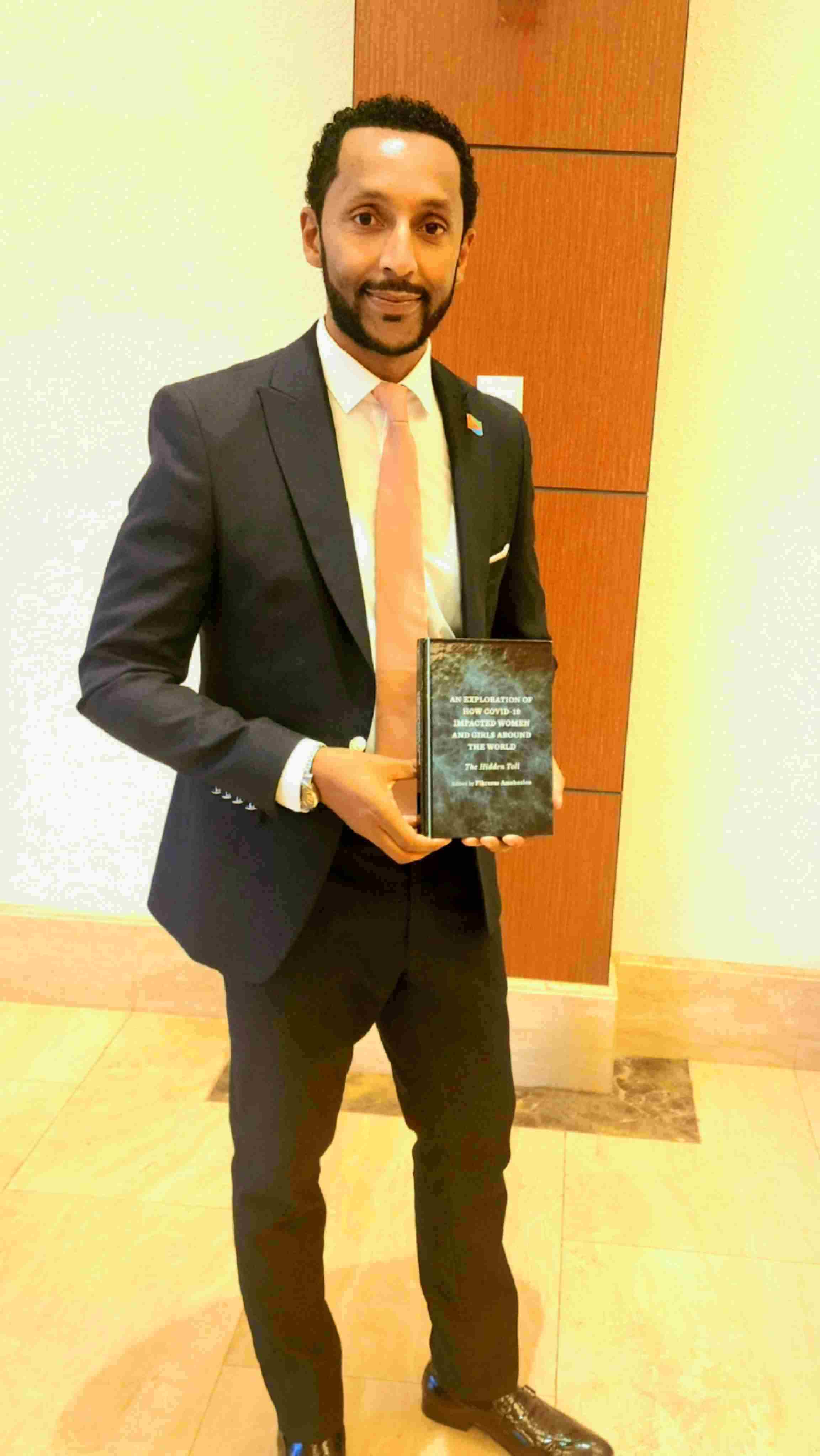 厄立特里亞戰(zhàn)略研究中心研究員、知名作家學(xué)者菲克雷耶蘇斯。圖片由受訪者提供