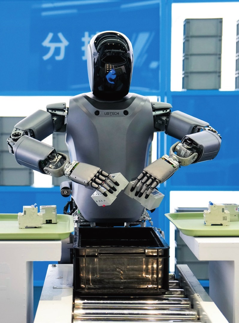 北京“機(jī)器人大世界”展示的優(yōu)必選人形機(jī)器人（2025年2月24日攝）。鞠煥宗攝/本刊
