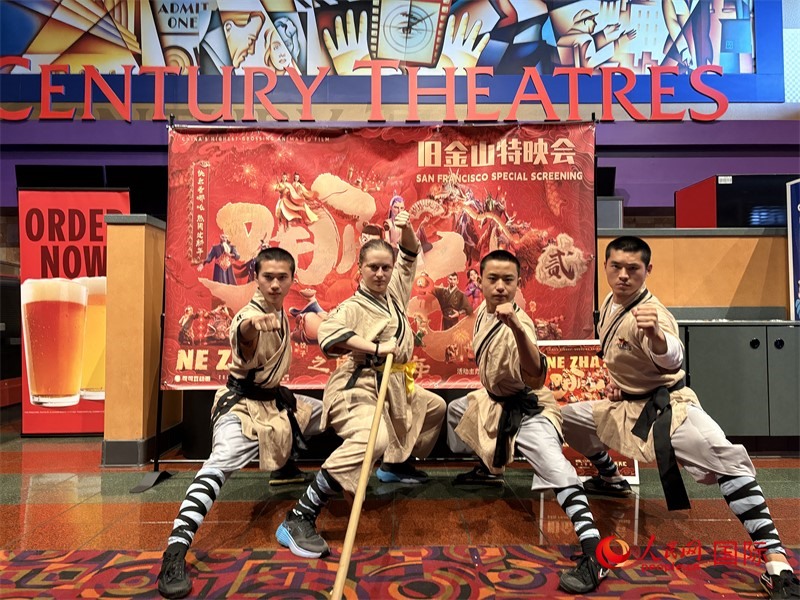 舊金山少林文化中心青少年在特映會現場進行武術表演 鄧圩攝