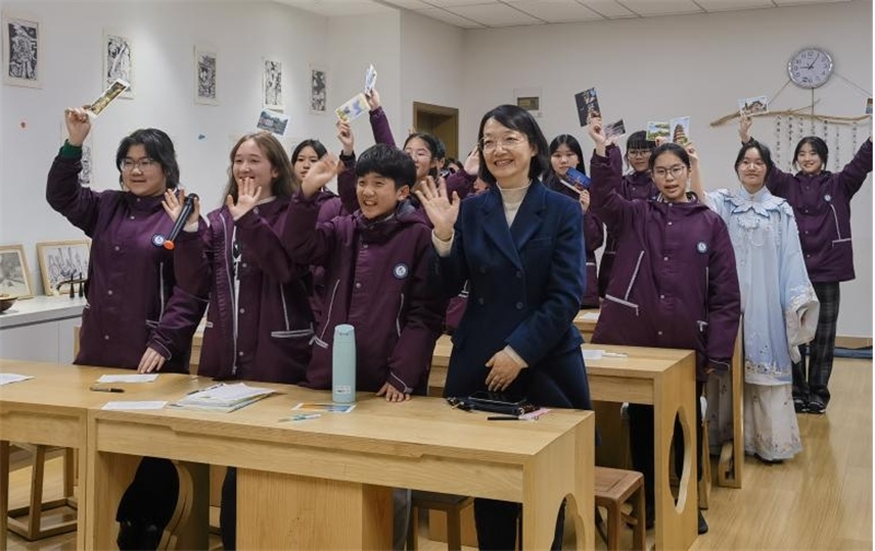 匡園初步部校長鐘演發(fā)言。