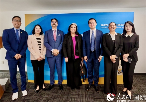 與會(huì)嘉賓合影。