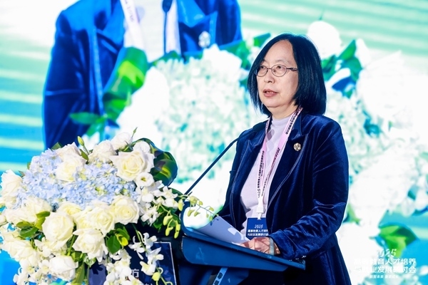 中國高等教育學會學術咨詢發(fā)展委員會委員、中國高等教育學會原副秘書長、《中國高教研究》主編王小梅。