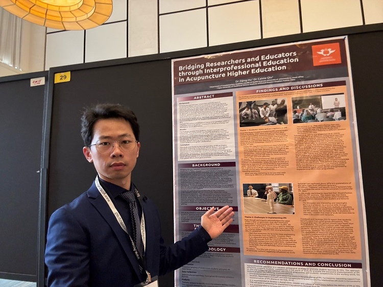 胡紫景醫(yī)生在國際針灸學(xué)術(shù)會議中。約翰內(nèi)斯堡大學(xué)供圖