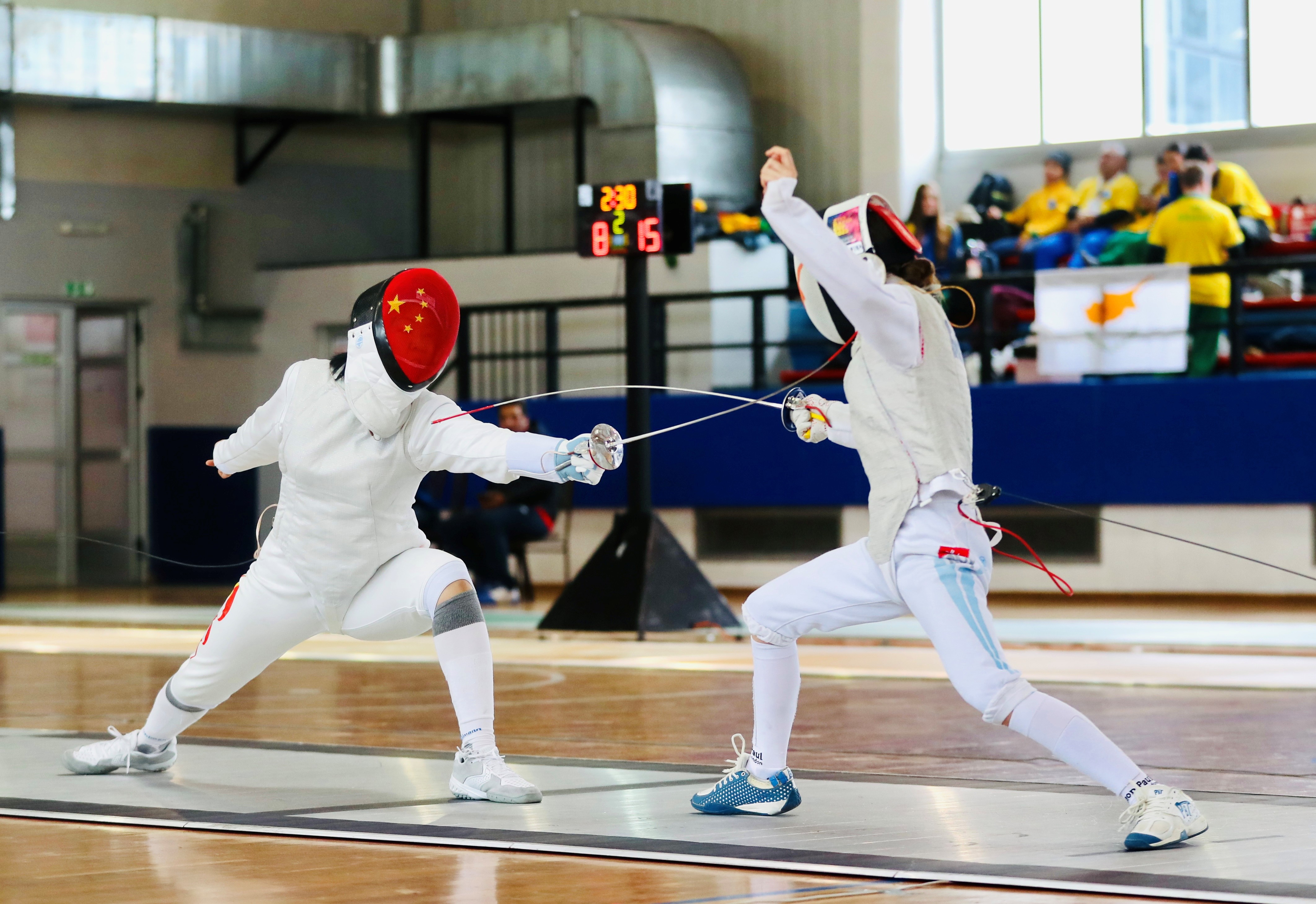 閔文珺（左）在比賽中。圖片來源：中國中學生體育代表團