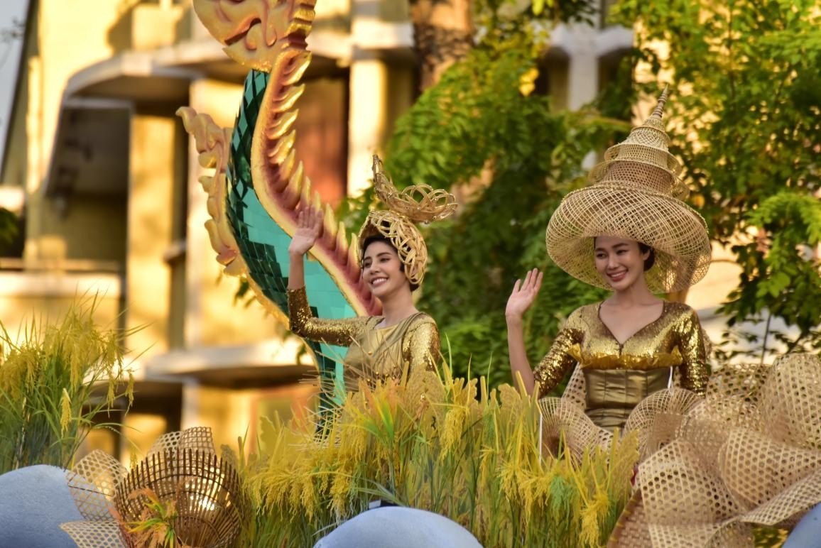 “祝福之河”花車以神龍形象象征水的神圣與豐饒，寓意祈福納祥。泰國國家旅游局供圖