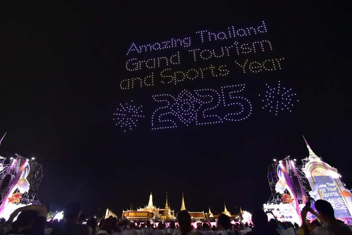 由1200架無人機組成的燈光秀點亮夜空。泰國國家旅游局供圖