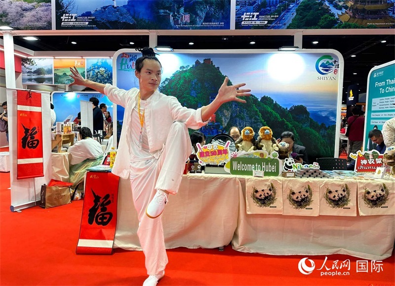 中國武當(dāng)功夫走進(jìn)東南亞，以精湛的武藝和飄逸的身姿詮釋中國武術(shù)的精髓。人民網(wǎng)記者 簡承淵攝