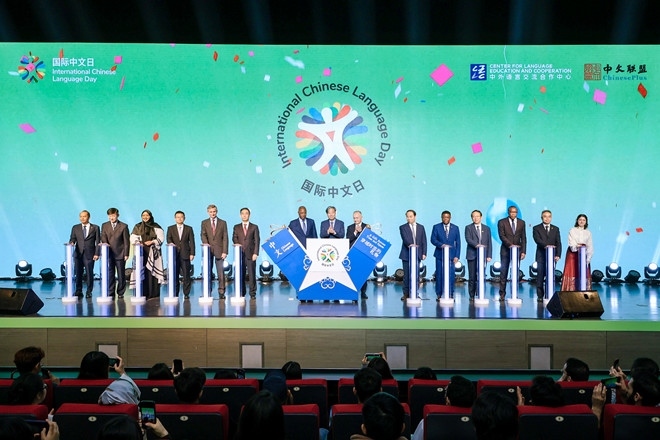 中外嘉賓共同啟動(dòng)2025“國(guó)際中文日”。中外語(yǔ)言交流合作中心供圖