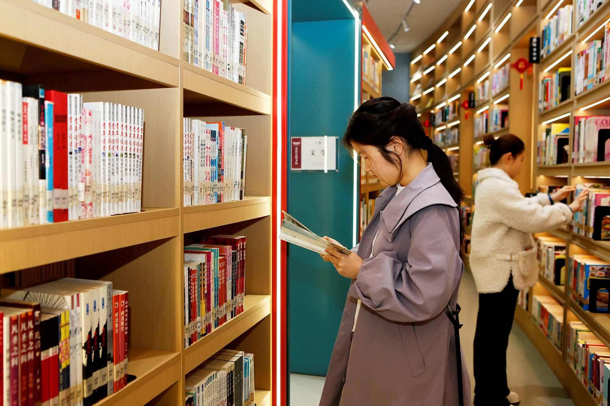 △2025年3月29日，讀者在山西臨汾市襄汾縣圖書館閱讀。