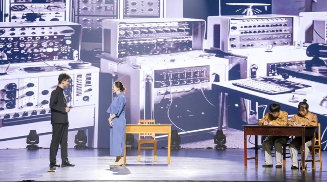 第二屆弘揚(yáng)“兩彈一星”精神話(huà)劇大賽決賽現(xiàn)場(chǎng)。學(xué)校供圖