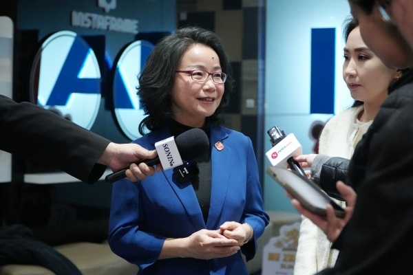 沈敏娟大使接受中蒙主流媒體采訪。中國(guó)駐蒙古國(guó)使館供圖