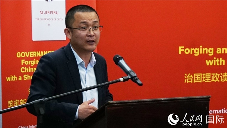 中非青年婦女協(xié)會主席、南非大學教授秦效順在讀書會上發(fā)言。人民網(wǎng) 劉暢攝