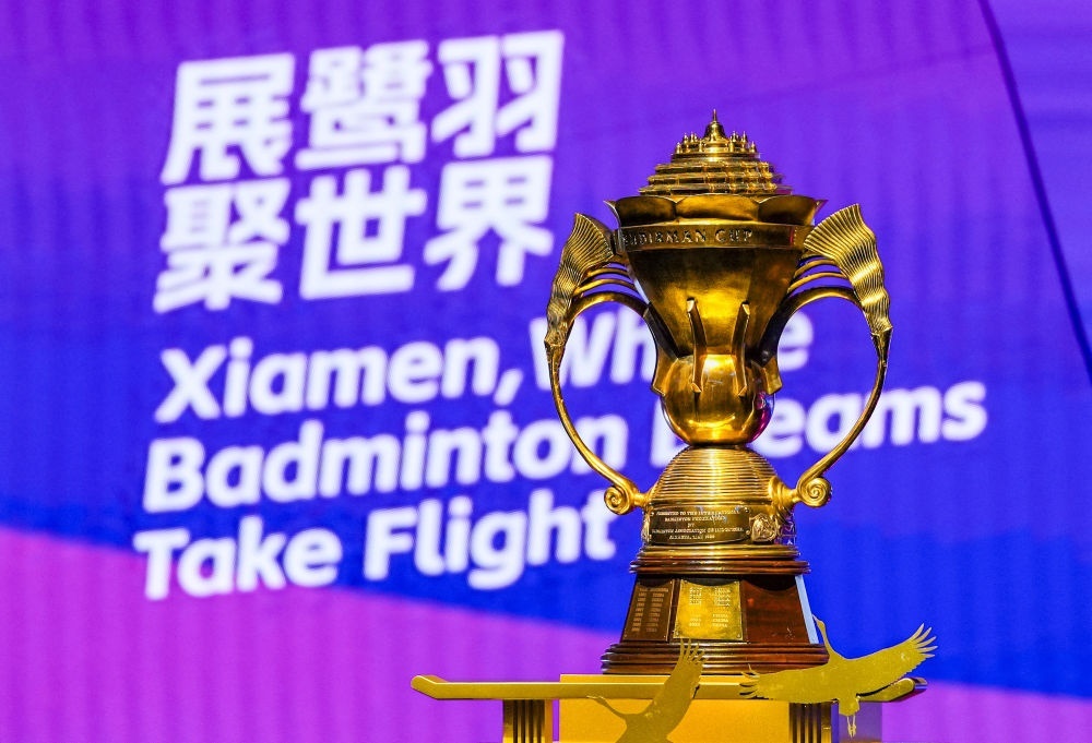 這是5月4日在決賽前拍攝的蘇迪曼獎杯。新華社記者 孫非 攝