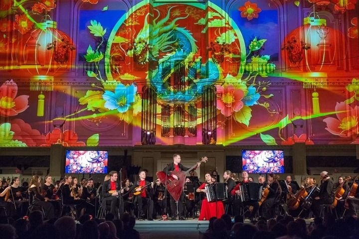 2025年2月6日，俄羅斯音樂家在圣彼得堡舉行的中俄新春音樂會上表演。新華社發(fā)（莫京娜 攝）