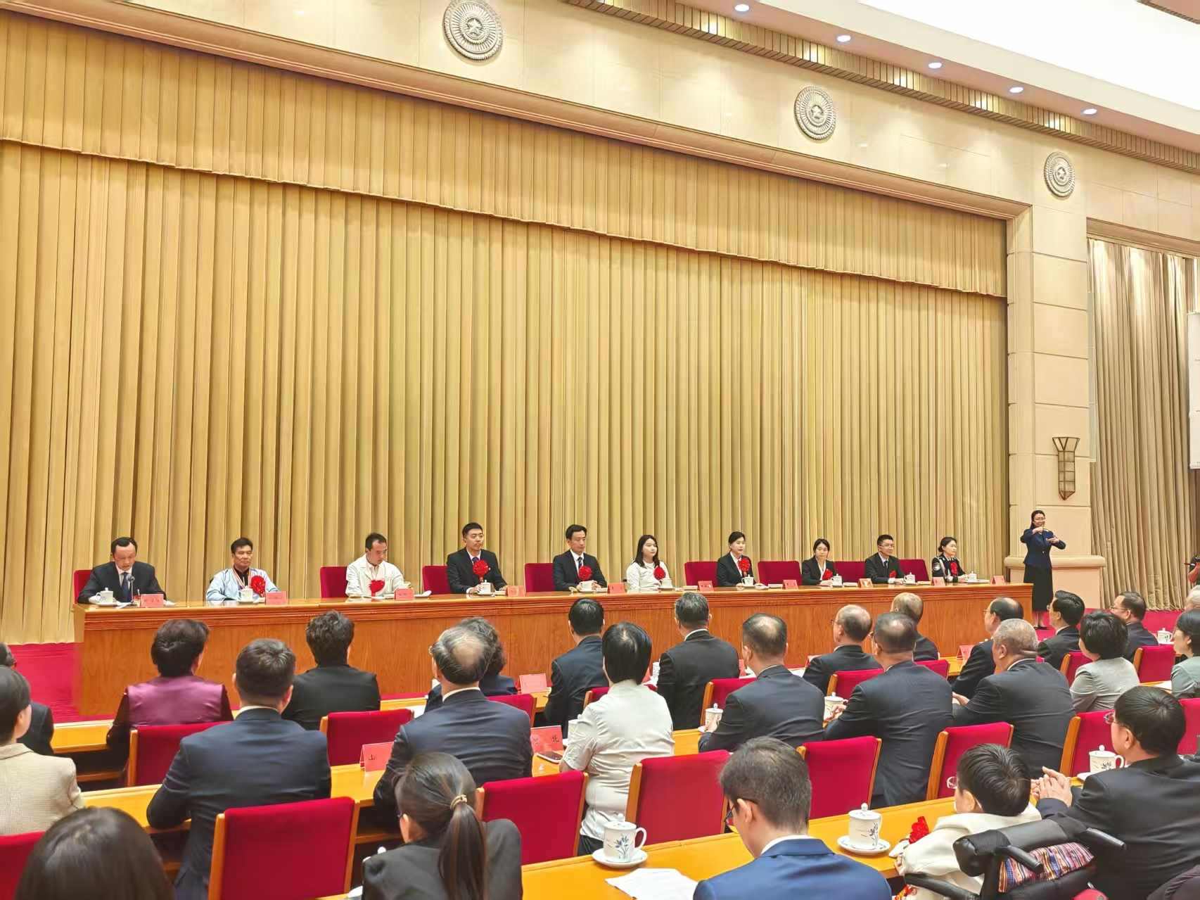 第七次全國(guó)自強(qiáng)模范暨助殘先進(jìn)事跡首場(chǎng)報(bào)告會(huì)現(xiàn)場(chǎng)。 人民網(wǎng)記者 王子鋒攝