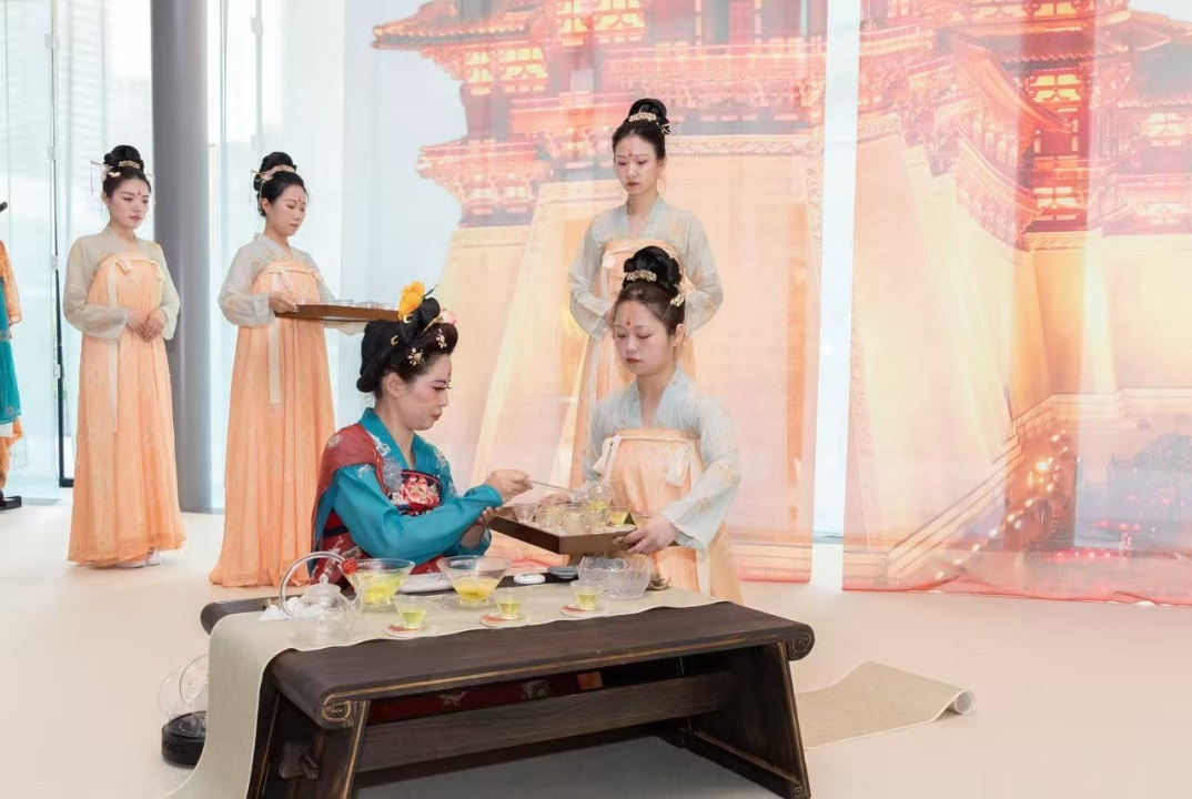 牡丹迎賓茶。中國(guó)駐大阪旅游辦事處供圖