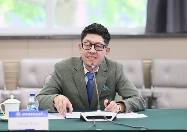 哥倫比亞教育部長丹尼爾?羅哈斯一行訪問北京航空航天大學(xué)。北航供圖