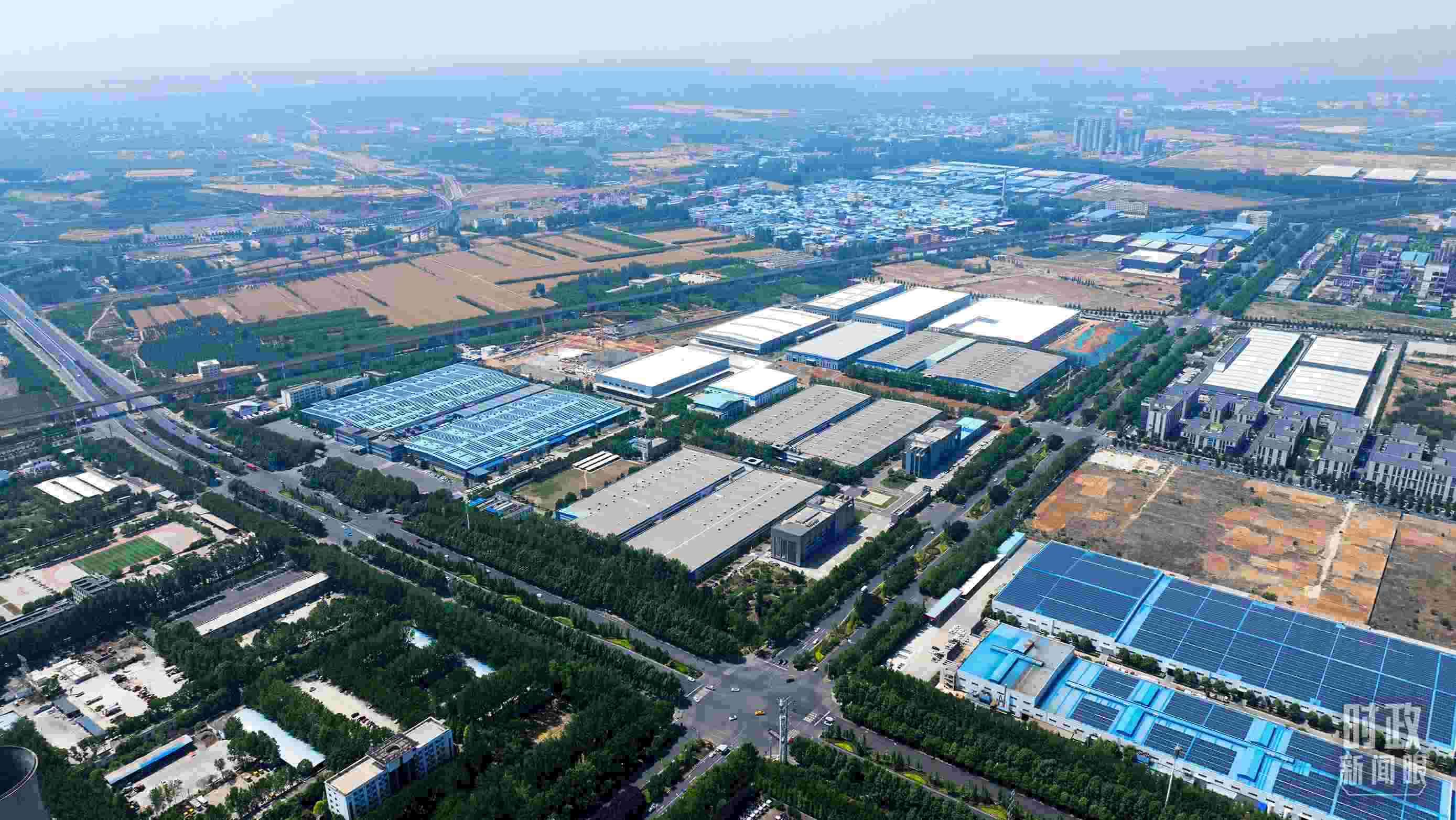 △俯瞰洛陽軸承集團(tuán)股份有限公司。（總臺央視記者范凱拍攝）