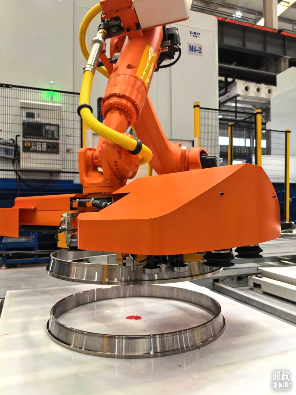 △洛軸產(chǎn)品。（總臺央視記者黎兵拍攝）