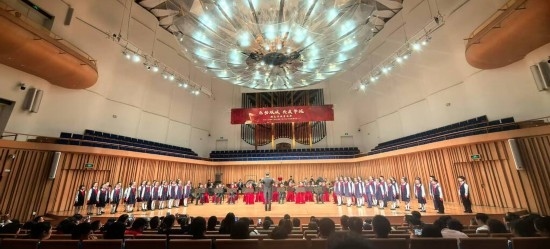 重慶大學(xué)城樹人小學(xué)校管樂團(tuán)參加比賽。