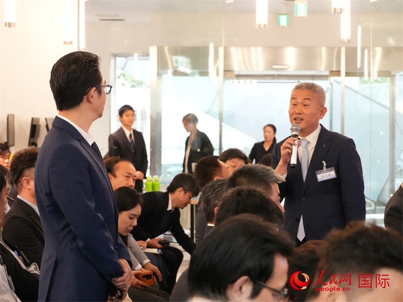 參會企業(yè)與海南代表團積極交流。