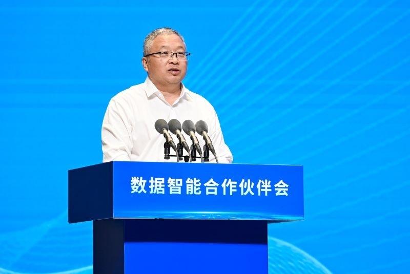 圖為豫資控股集團(tuán)黨委書記、董事長(zhǎng)秦建斌。