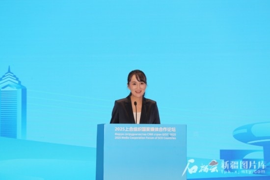 5月23日，在2025上合組織國家媒體合作論壇青年文化交流營活動中，人民日報社記者阿爾達克·塔巴拉克發(fā)言。石榴云/新疆日報記者 李雄心攝