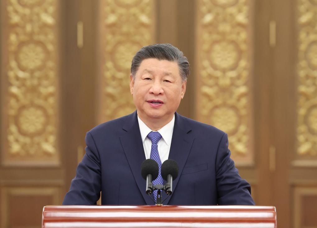 2024年9月23日，習(xí)近平總書記在人民大會(huì)堂接見探月工程嫦娥六號(hào)任務(wù)參研參試人員代表并參觀月球樣品和探月工程成果展覽。這是習(xí)近平總書記發(fā)表重要講話。新華社記者 鞠鵬 攝