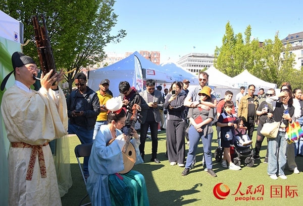 明月民樂工坊展示。人民網(wǎng)記者 殷淼攝