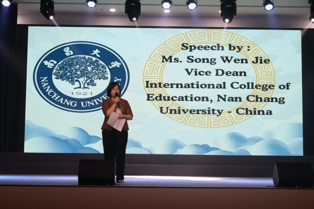 宋文杰致辭。哈山努丁大學(xué)孔子學(xué)院供圖