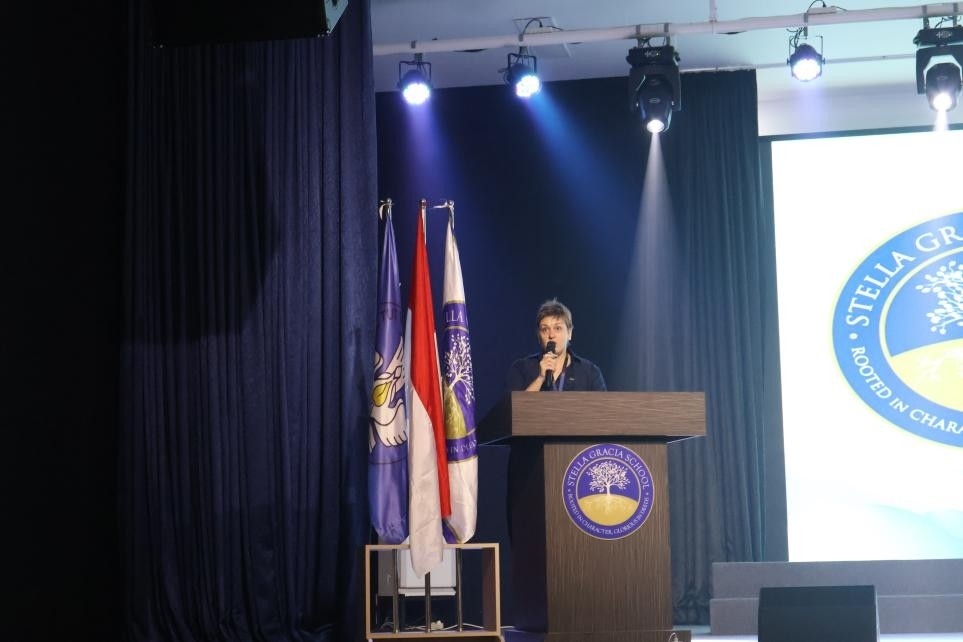 伊莉娜致辭。哈山努丁大學(xué)孔子學(xué)院供圖